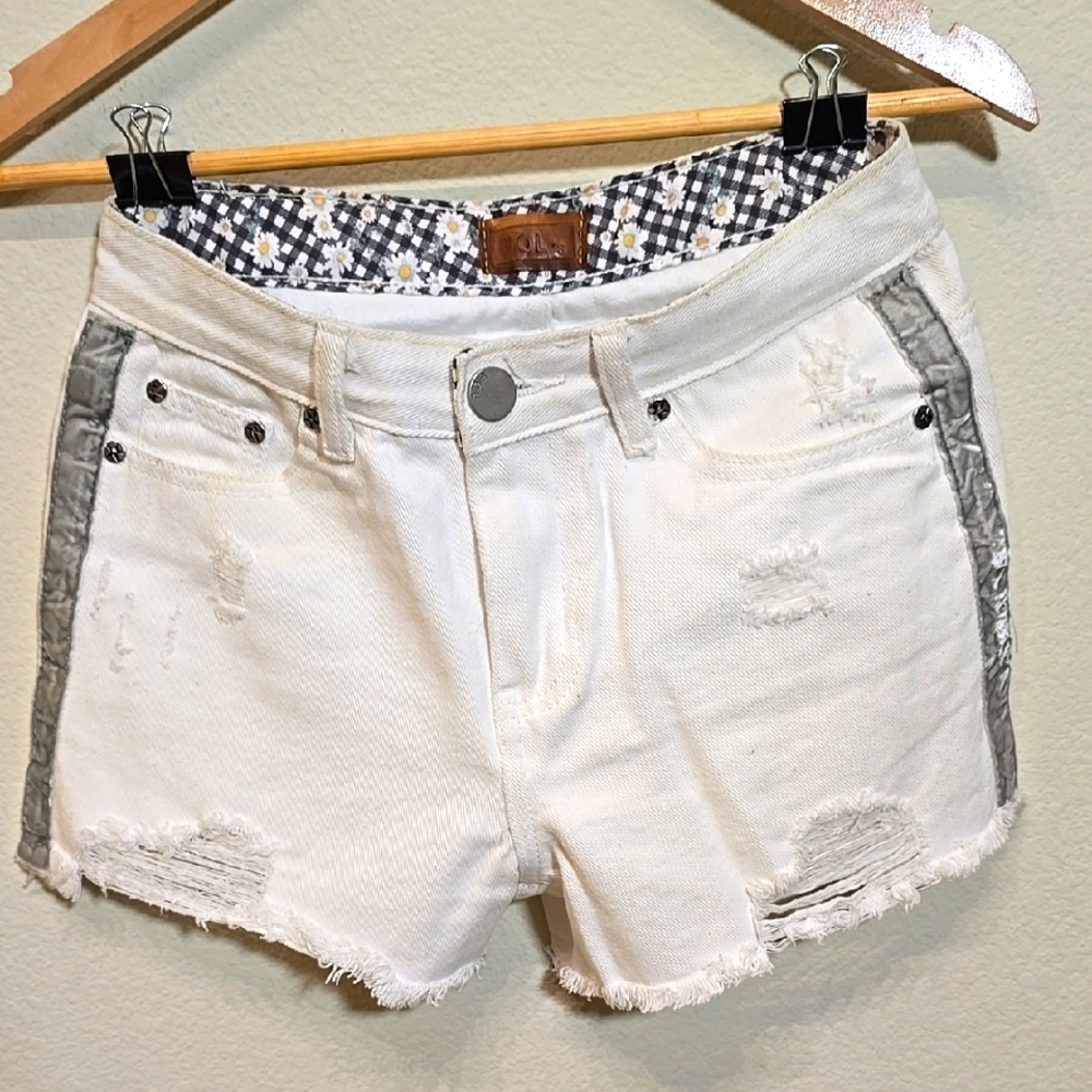 POL Boutique Brand Stylish White Distressed Women's Shorts, Velvet Trim, NWOT